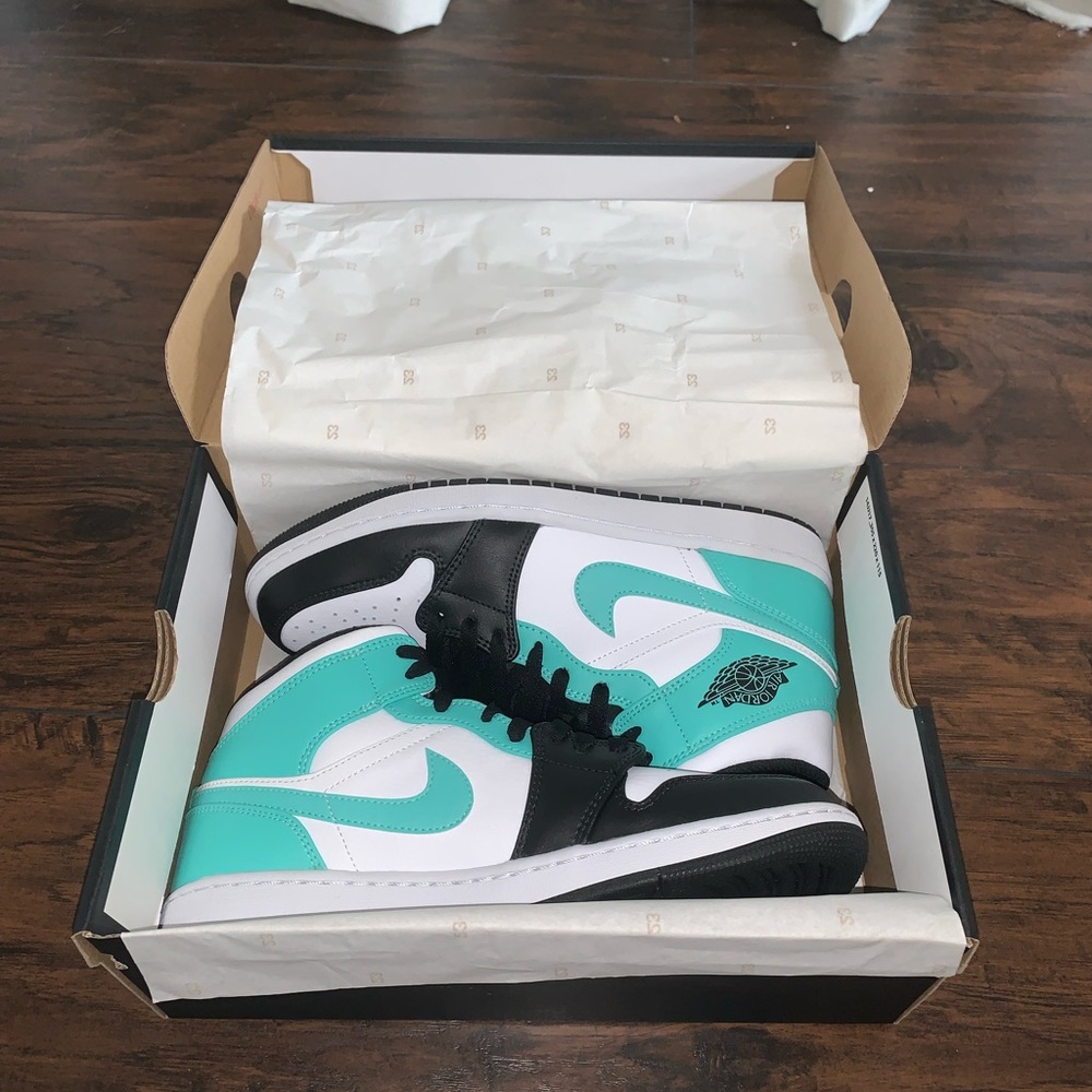 Nike Air Jordan 1 Mid “Tropical Twist” Men’s 9